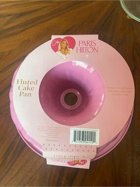 Paris Hilton Fluted Bundt Cake Pan Pink NWT